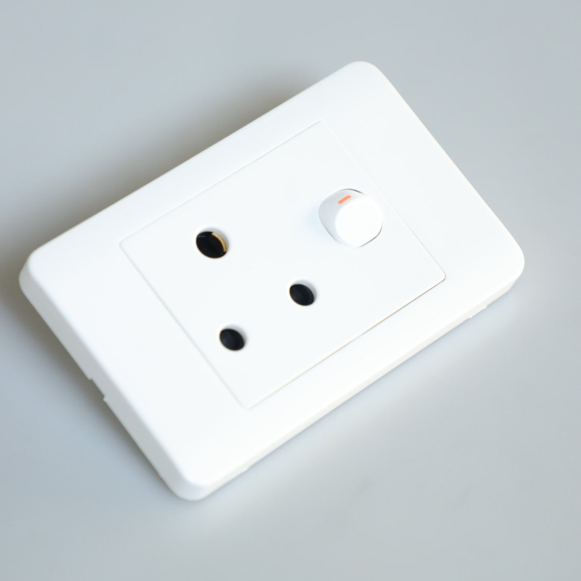 AUSMA M-08 White Wall Switched Socket – Effortless Control and Enduring Quality