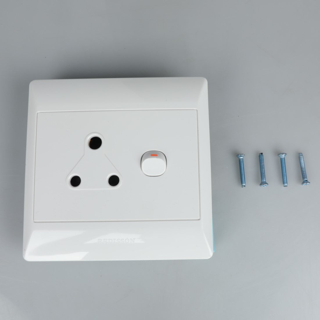 REDISSON White Wall Switched Socket – Effortless Control and Enduring Quality S001 White