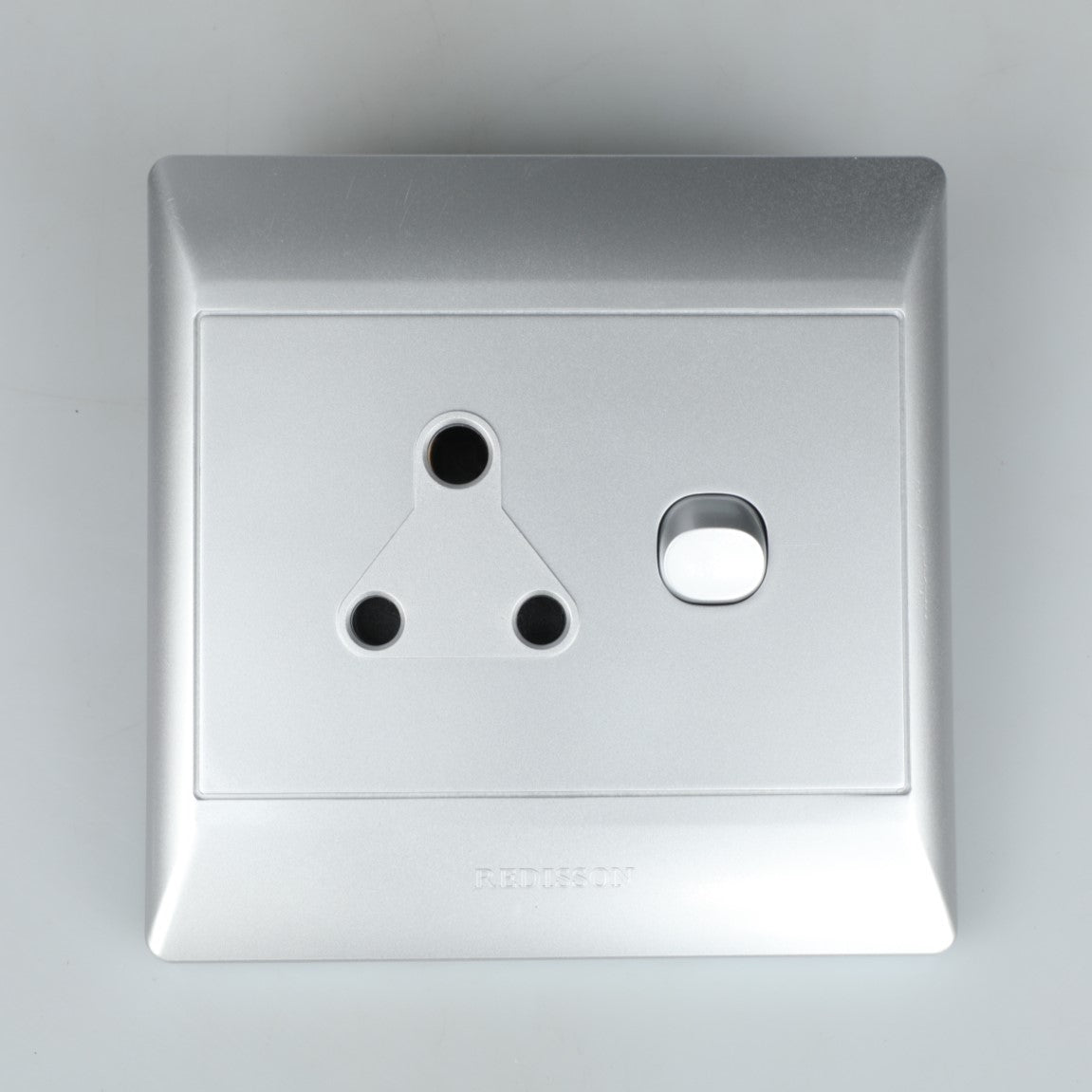 REDISSON  Silver Wall Switched Socket – Effortless Control and Enduring Quality S001 SIL